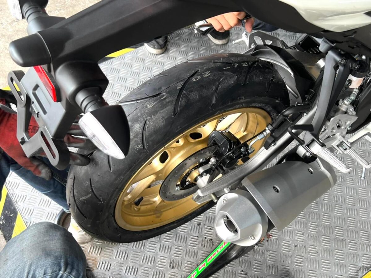 ยางมอเตอร์ไซค์ IRC รุ่น IZR-003 Racing (ยางสนาม) ขอบ 12, 17 นิ้ว - Image 2