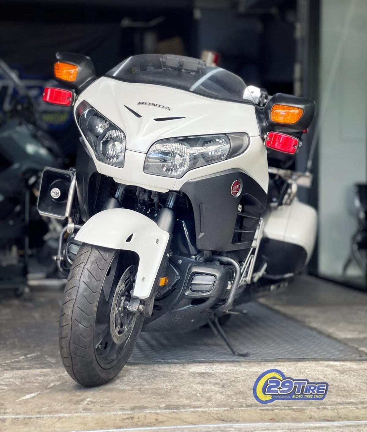 ยาง Bridgestone รุ่น Exedra G704, G709 ใส่รถ Gold Wing ปี 2018 ขอบ 16, 18 นิ้ว - Image 4