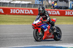 ยาง Bridgestone รุ่น RACING BATTLAX V02 (ยางวิ่งสนาม) ขอบ 17 นิ้ว - Image 2